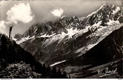 CPA Les Houches Alt Bis le Christ Roi et les Aiguilles de Chamonix
