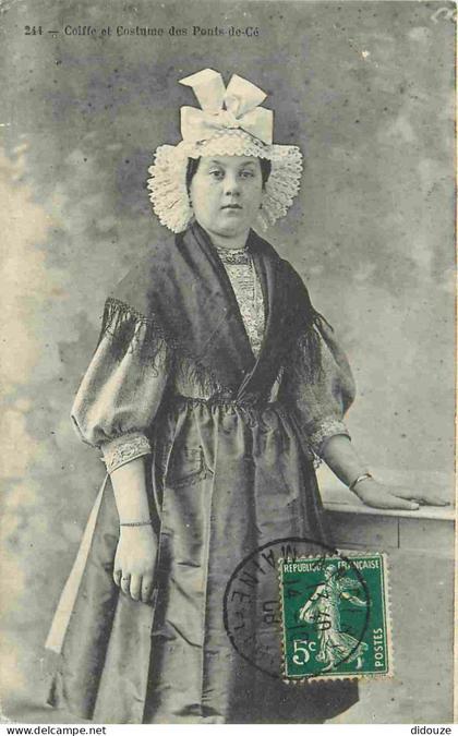 Carte Postale Ancienne - 49 - Les Ponts-de-Cé - Coiffe et costume des Ponts-de-Cé - Animée - Folklore Scènes et Types -