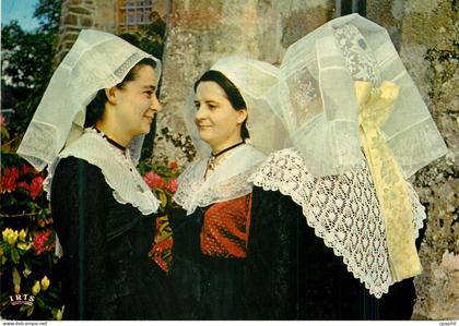 CPM Folklore en Limousin Limousines coiffees du barbichet