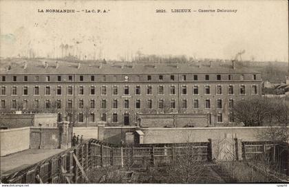 CPA Militaria Lisieux Caserne Delaunay