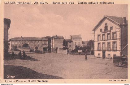 LOUDES . Grande Place et Hôtel de Varenne