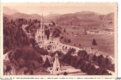 CPA LOURDES -basilique 1951