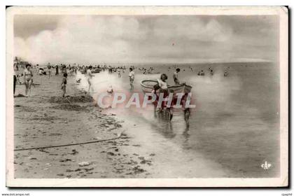 CPSM Luc sur Mer Scene de plage Le bain
