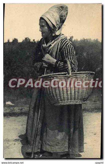 CPA Lusignan (Vienne) La Mere Pique Vielle Paysanne