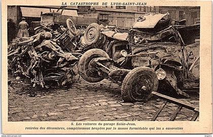 69 - LYON - La Catastrophe de Lyon Saint Jean - N° 5 - Les voitures