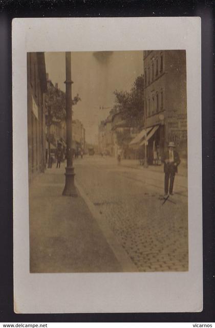 CARTE PHOTO LYON (une rue de Lyon avec le tramway à determiner) Lyon le 9 Aout 1911
