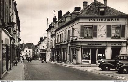 FRANCE - Magny en Vexin - Rue de Paris - Coll Jacquet - CIM - 1952 - CP