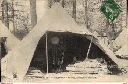 Maisons LAffitte CPA Le camp une tente agencement interieur