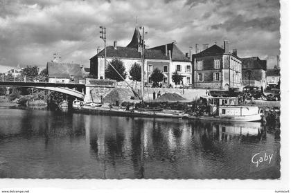 Malicorne-sur-Sarthe péniches sur la Sarthe bateaux batellerie