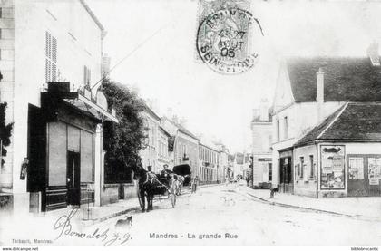 D94 - MANDRES LES ROSES - VUE ANIMEE DE LA GRANDE RUE en 1905 + ATTELAGE