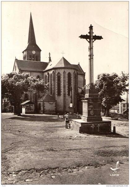 MANZAT  PLACE DE L'EGLISE ANIMEE