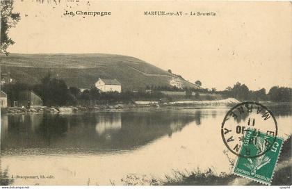 CPA La Champagne Mareuil sur Ay La Bouteille