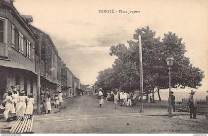 Martinique - TRINITÉ - Place Joyeuse - Ed. Russon