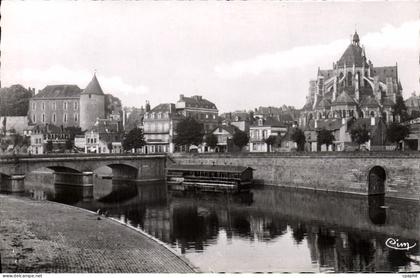 CPM Mayenne Eglise Notre Dame Le chateau et la Mayenne