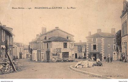 MAZIERES EN GATINE - La Place - très bon état