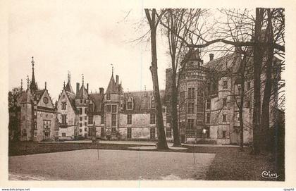 CPA Meillant (Cher) Monum hist Cour d'honneur et Chapelle