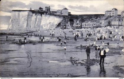 Mers les Bains - La Place vers les Falaises - CPA