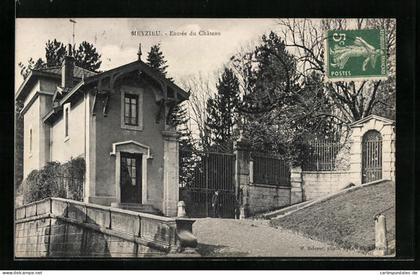 CPA Meyzieu, Entrèe du Chateau