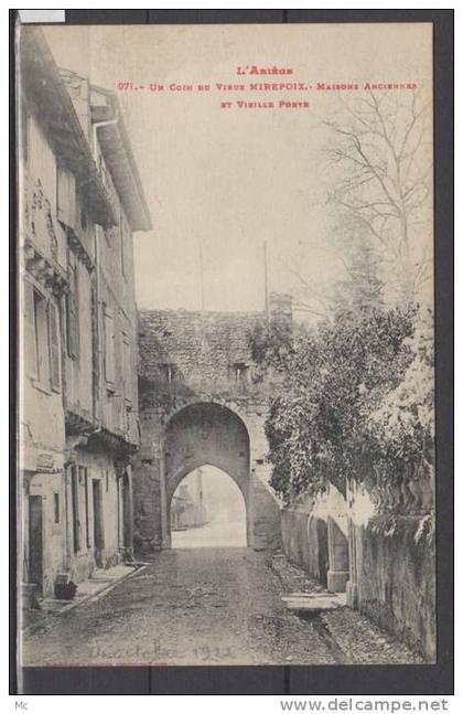 09 - Mirepoix -  Maisons anciennes et vieille porte