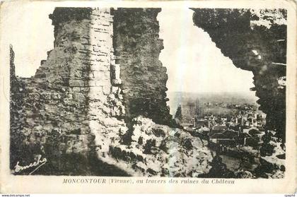 CPA Moncontour Vienne au Travers des ruines du Chateau