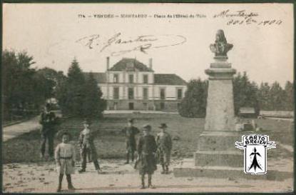 85 Montaigu - 774 - VENDEE - MONTAIGU - Place de l´Hôtel-de-Ville - cpa