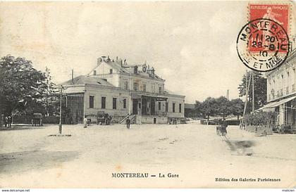 -dpts div.-ref-MM877- seine et marne - montereau - la gare - gares - hotel cafe restaurant - hotels cafes restaurants -