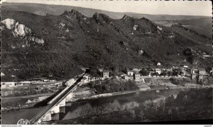 CPA Les Ardennes Francaises Montherme Chateau Regnault