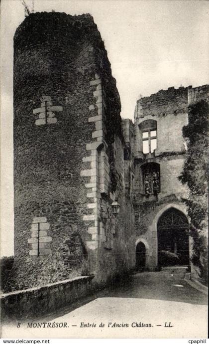 CPA Montresor Entree de l'Ancien Chateau