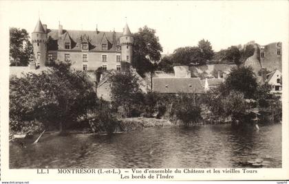 CPA Montresor Vue d'ensemble du Chateau et les vieilles Tours Les bords de I'Indre