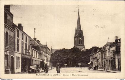 CPA Mourmelon le Grand Eglise et Place Clemenceau