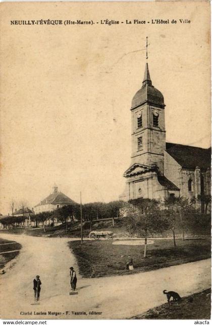 CPA NEUILLY-l'EVEQUE Église - La Place - L'Hotel de Ville (616769)