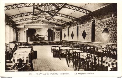 CPA Neuville de Poitou Le Majestic Palace