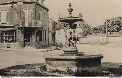 FRANCE - Neuvy Sautour - Fontaine - Statues - Boutique - Calèche - CP