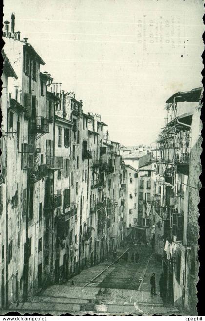 Nice CPA Une rue du vieux Nice
