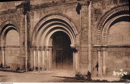 CPA Architecture religieuse de Poitou de l'Abbaye de Nieul sur l'Autize Vendee fondee en 1068 par Gu