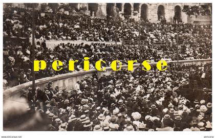 30  Nimes  les Arènes Jour de Fête   ( carte photo)