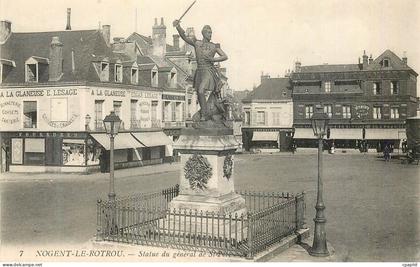 CPA Nogent Le Rotrou Statue du General