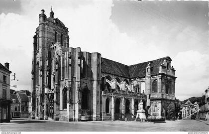 BR20903 eglise saint pierre Dreux France