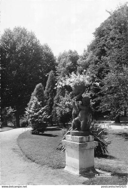 BT3889 Reine des villes d eaux Vichy         France