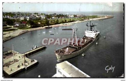 CPSM Ouistreham Astree rentrant au port Bateau
