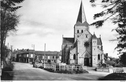 OURVILLE EN CAUX - Rue de la Poste et l'Eglise - (CPSM petit format)