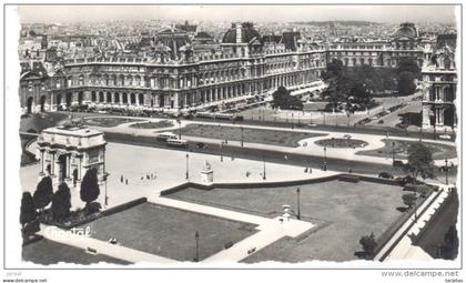 POSTAL  44- PARIS  -FRANCIA  VUE GÉNÉRALE SUR LE PALAIS DU LOUVRE ET LES JARDINS (VISTA GENERAL DEL LOUVRE Y JARDINES )