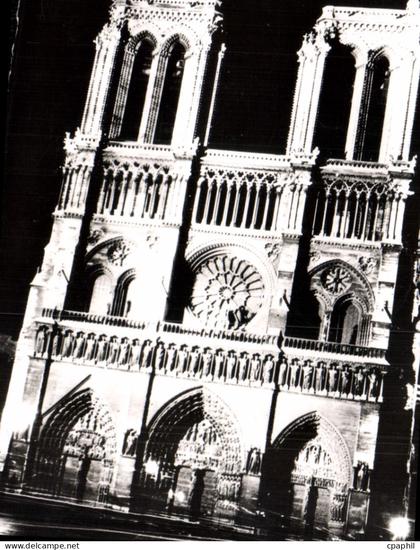 CPM Paris La Nutt Notre Dame de Paris