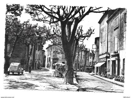 Pelissanne, place Pisavis (GF7017)