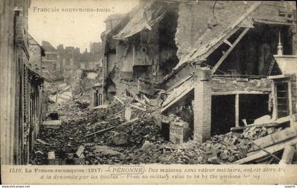 CPA Peronne Des maisons Militaria