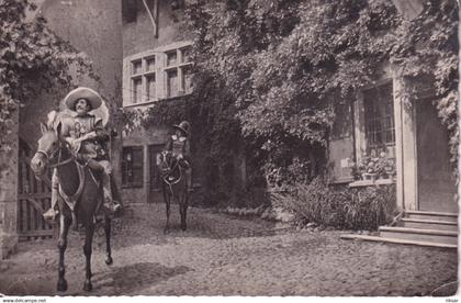 PEROUGES(LES TROIS MOUSQUETAIRES)