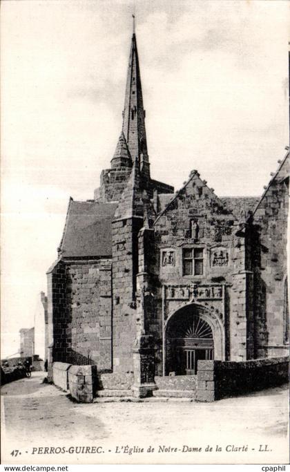 CPA Perros Guirec L Eglise de Notre Dame de la Clarte
