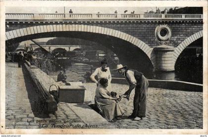 CPA PARIS - Les petits métiers paris Tondeur de chiens (88301)