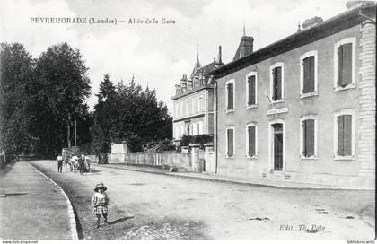 D40 PEYREHORADE (Landes)  <  VUE ANIMEE DE L'ALLEE DE LA GARE