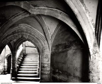 CPM Pezenas Porche de l'Hotel Locoste